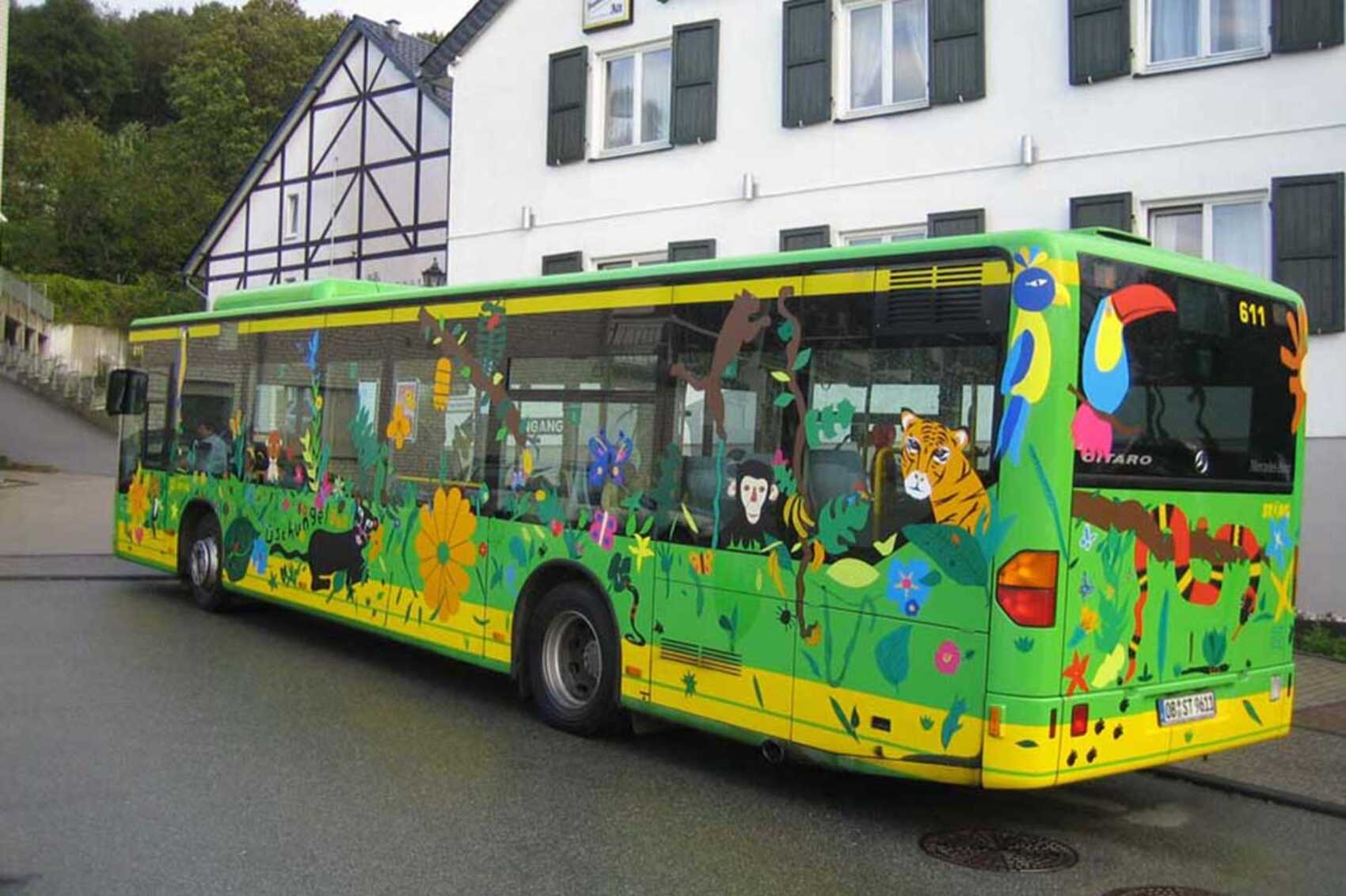 STOAG Bus bunt
